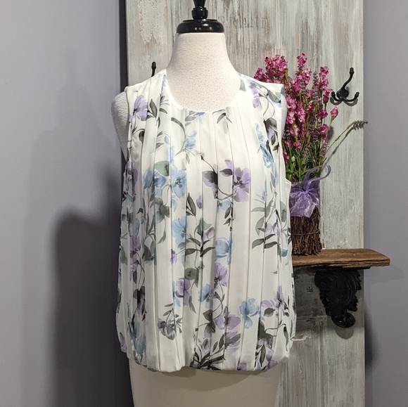 Calvin Klein Tops - 🤍SOLD💙Calvin Klein floral pleated tank